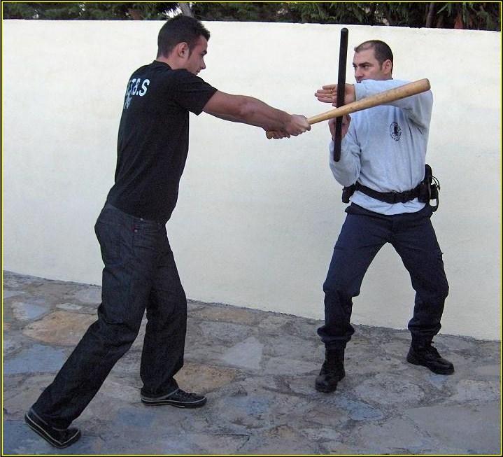 MINI BOUCLIER: Esquive parade avec le Tonfa