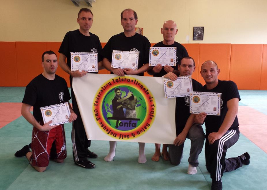 Cliquer ici pour voir le STAGE de formation d'instructeurs F.I.T.B.S. PRO en Tonfa Bâton et Self Défense PRO Gestes Techniques Professionnelles d'Interventions et de protections de Police - GTPI : Du Lundi 23 au Samedi 28 Mars 2015 inclus, 6 jours bloqués en FRANCE à Alès (30)
   
   
   
   
   
   
   