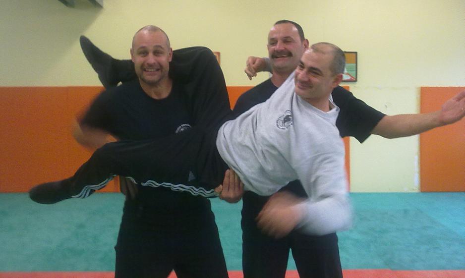 Session de formation d'instructeurs F.I.T.B.S. PRO, sur 6 jours bloqus, du 07 au 12 Novembre 2011,  Als en France (formation police Tonfa bton GTPI)