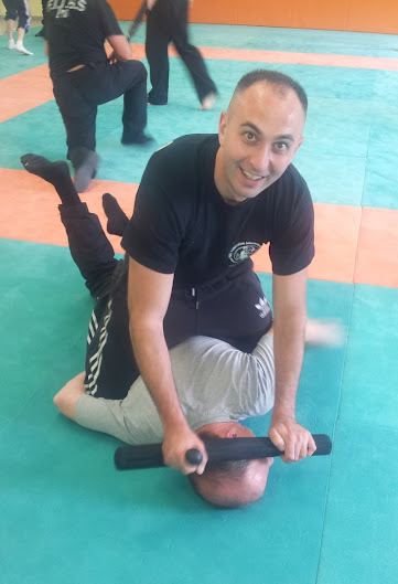 Session de formation d'instructeurs F.I.T.B.S. PRO, sur 6 jours bloqués, du 23 au 28 Avril 2012, à Alès en France avec Fayad FAYAD Président fondateur de la Fédération Internationale de Tonfa, Bâton & Self Défense PRO : la F.I.T.B.S. PRO
