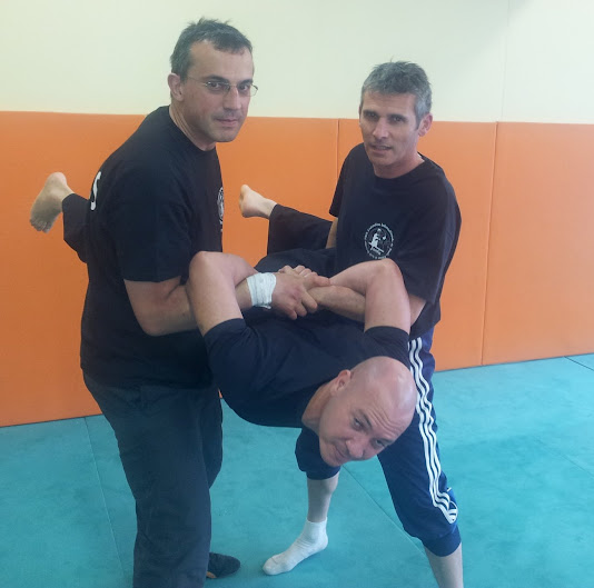 Session de formation d'instructeurs F.I.T.B.S. PRO, sur 6 jours bloqués, du 23 au 28 Avril 2012, à Alès en France avec Fayad FAYAD Président fondateur de la Fédération Internationale de Tonfa, Bâton & Self Défense PRO : la F.I.T.B.S. PRO