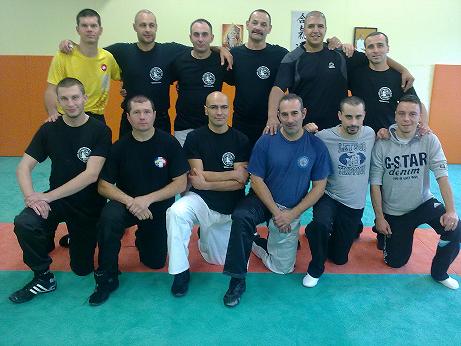 Cliquer ici pour visualiser cette session de formation d'instructeurs F.I.T.B.S. PRO, sur 6 jours bloqus, du 07 au 12 Novembre 2011,  Als en France (formation police Tonfa bton GTPI)