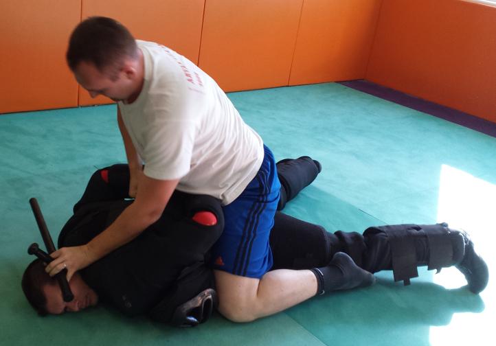 STAGE de formation d'instructeurs F.I.T.B.S. PRO en Tonfa Bâton et Self Défense PRO Gestes Techniques Professionnelles d'Interventions et de protections de Police - GTPI : Du Lundi 03 au Samedi 08 Novembre 2014 inclus, 6 jours bloqués en FRANCE à Alès (30)