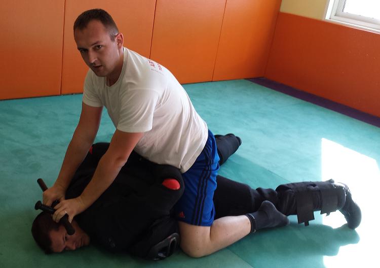 STAGE de formation d'instructeurs F.I.T.B.S. PRO en Tonfa Bâton et Self Défense PRO Gestes Techniques Professionnelles d'Interventions et de protections de Police - GTPI : Du Lundi 03 au Samedi 08 Novembre 2014 inclus, 6 jours bloqués en FRANCE à Alès (30)