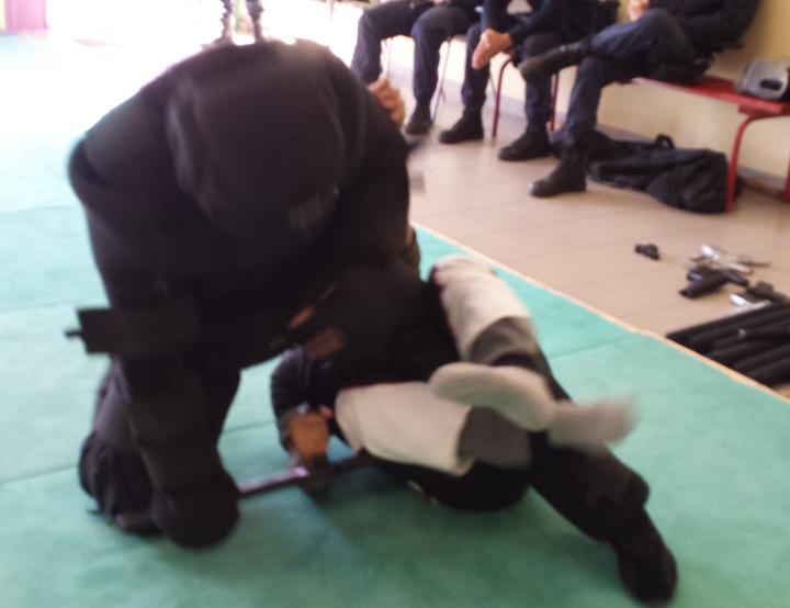 STAGE de formation d'instructeurs F.I.T.B.S. PRO en Tonfa Bâton et Self Défense PRO Gestes Techniques Professionnelles d'Interventions et de protections de Police - GTPI : Du Lundi 03 au Samedi 08 Novembre 2014 inclus, 6 jours bloqués en FRANCE à Alès (30)