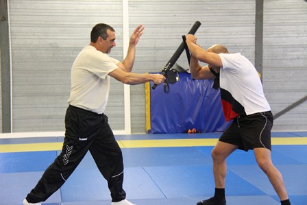 Formation F.I.T.B.S. PRO de la Police Municpale de SAINT MARTIN DE CRAU en TONFA PRO et GTPI avec Rodolphe SCHWALB