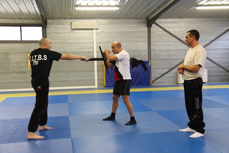 Formation F.I.T.B.S. PRO de la Police Municpale de SAINT MARTIN DE CRAU en TONFA PRO et GTPI avec Rodolphe SCHWALB