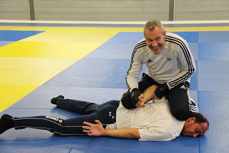 Formation F.I.T.B.S. PRO de la Police Municpale de SAINT MARTIN DE CRAU en TONFA PRO et GTPI avec Rodolphe SCHWALB