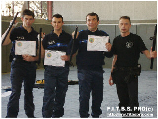 Cliquer ici - Formation  par la F.I.T.B.S. PRO de la Police Municipale de Thuir en Tonfa B�ton et Self D�fense PRO